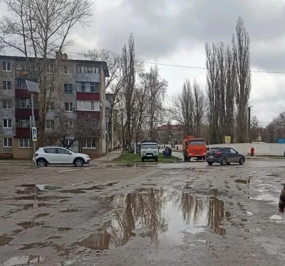 Сегодня в диспетчерскую службу поступила заявка о засоре канализационной сети по адресу...