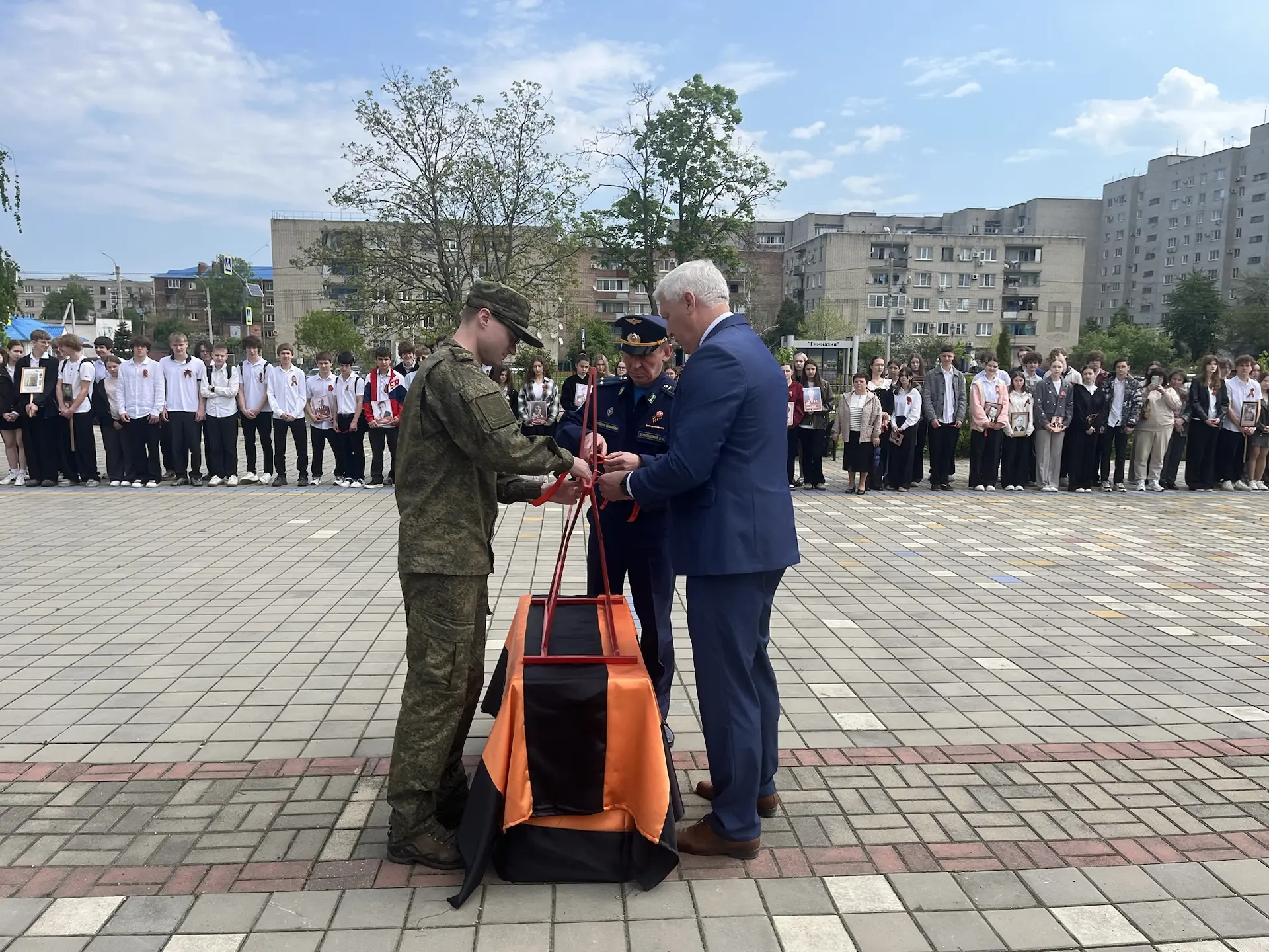 🇷🇺 Сегодня в гимназии прошла торжественная линейка, посвященная Дню Победы в Великой Отечественной в