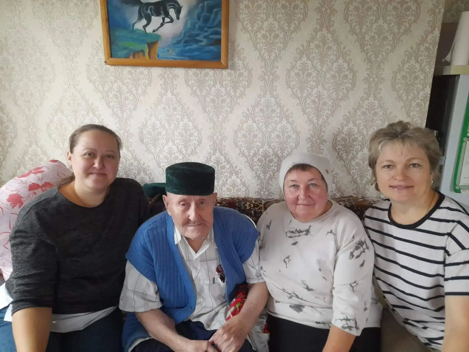В рамках  акции "Гордое имя - учитель"в Солоухе от всей души поздравили ветерана педаго...
