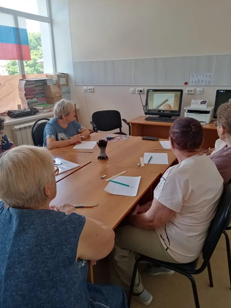 ⌚✍ Познавательный час «Зентангл как средство релаксации»

7 июня в Центральной библиотеке собрались 