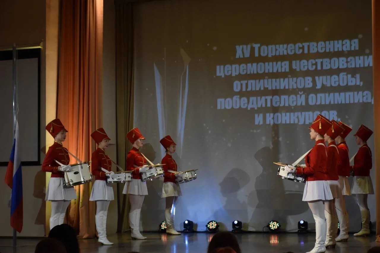 25 мая в школе прошла XV торжественная церемония чествования отличников учебы, победите...