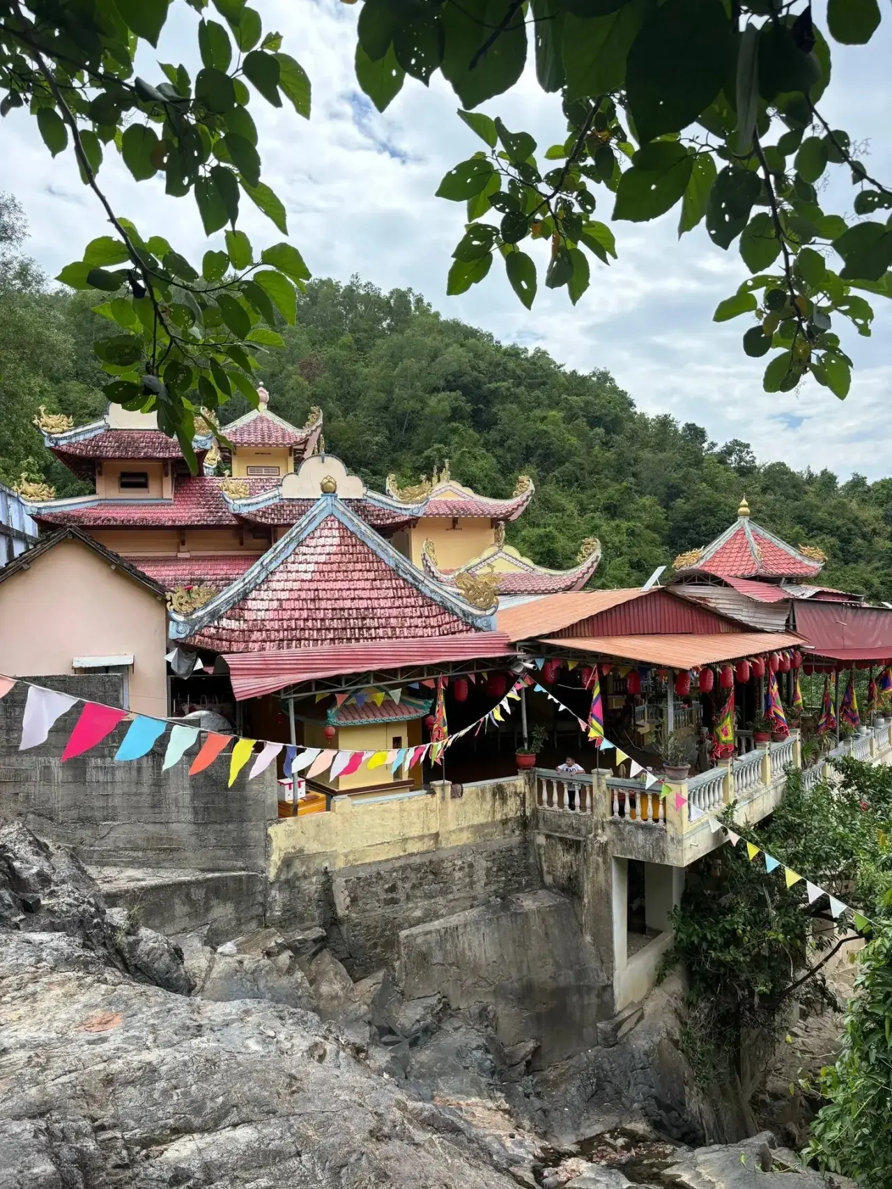 Soul Do Pagoda — храм, известный как «1000 ступенек»⛩️🛤️

Очень красивое и атмосферное место, где ц