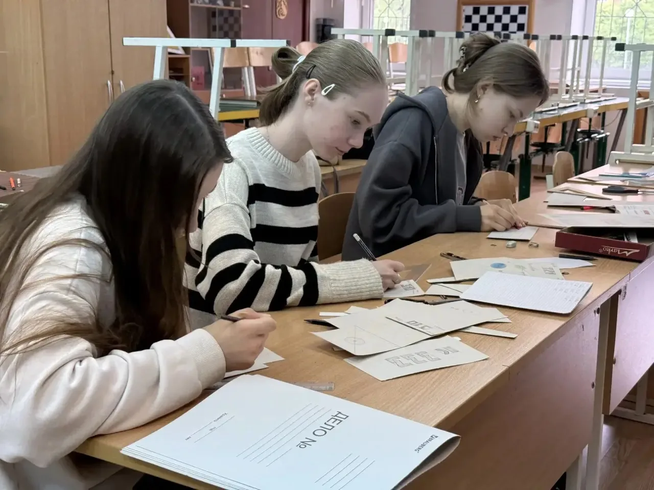 ✨ Летняя практика в нашей школе: сделаем вместе! ✨

Лето в разгаре, а в нашей школе кипит работа! Вс