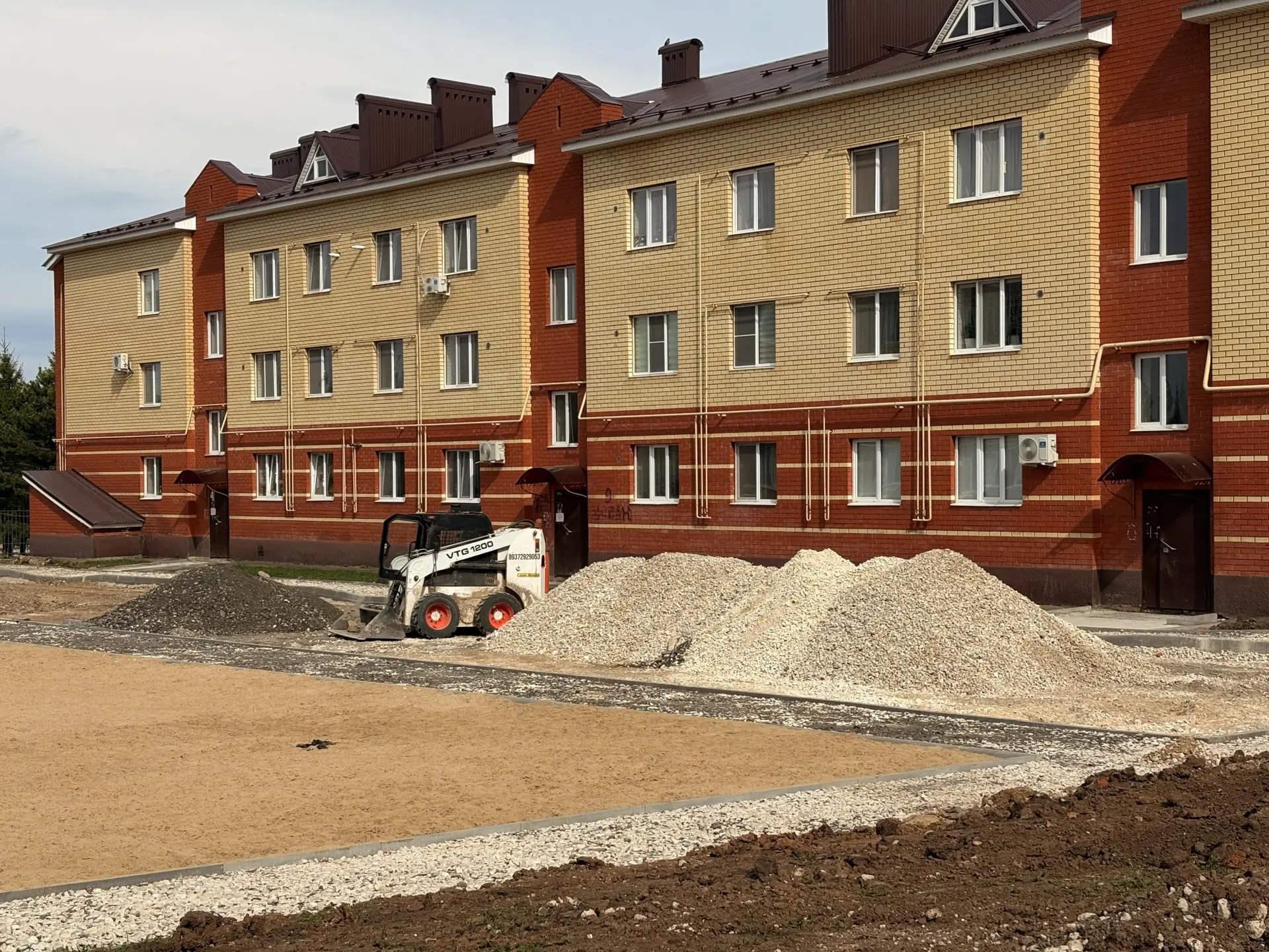 Во дворах Лаишево продолжаются работы по программе «Наш двор»  На улице Чернышевского, 29 работы поч