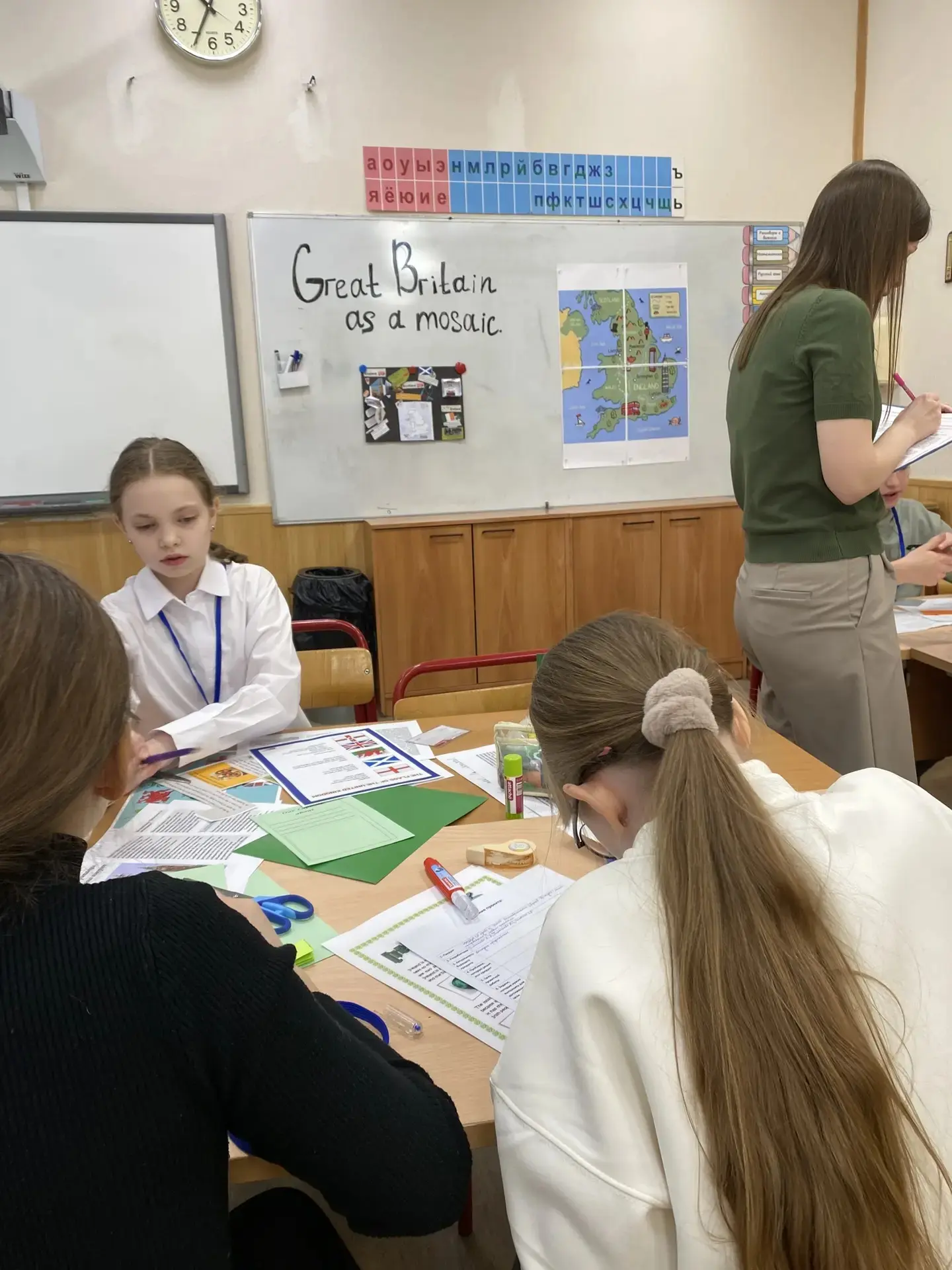 "Великобритания как мозаика" ("Great Britain as a mosaic")  В этой лаборатории идет работа над созда
