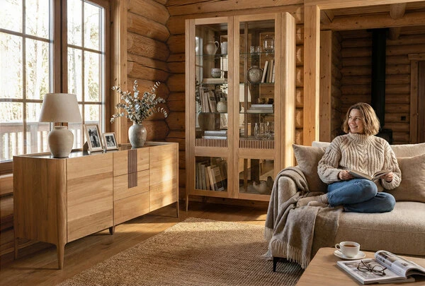Хотите обновить интерьер загородного дома? 🏠

В магазине «Белфан» — мебель из натурального дерева н