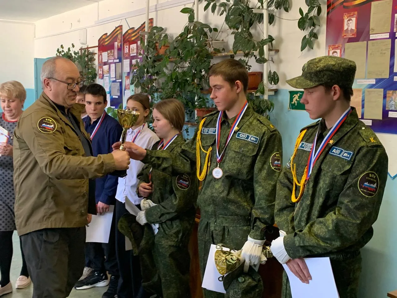 В течении месяца в школе проходили различные мероприятие военно-патриотической направле...