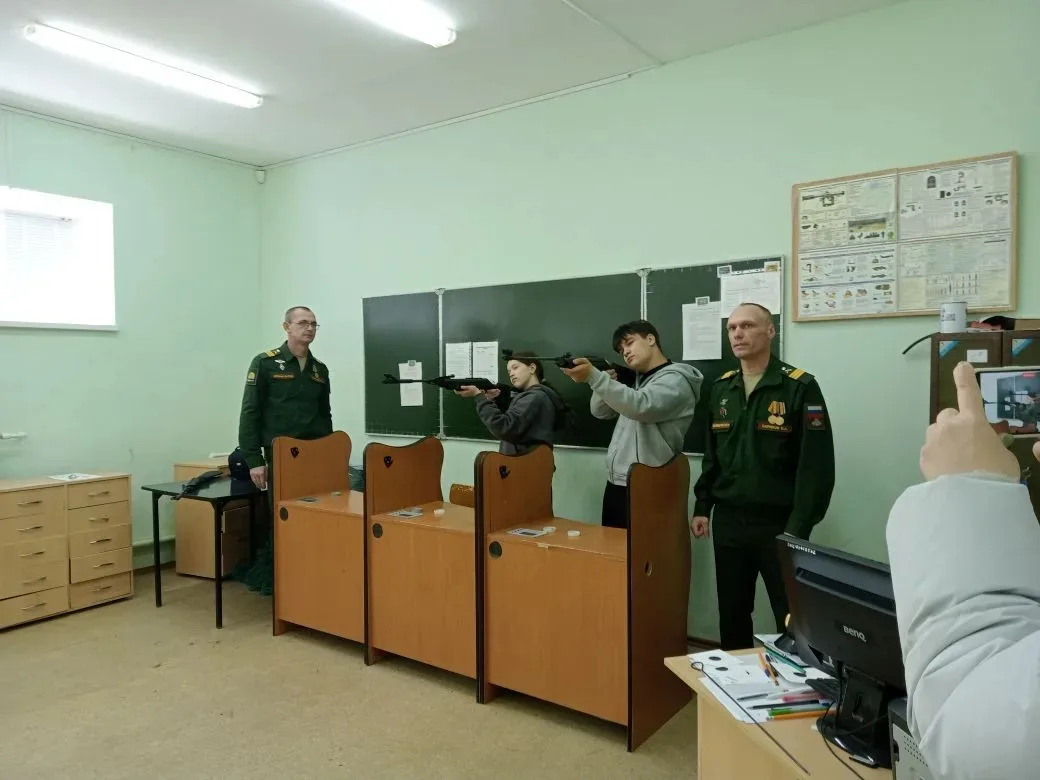 Подведены итоги городской патриотической игры " Ахунский рубеж". Команда нашего лицея показала отлич