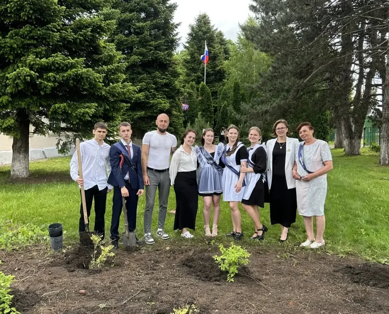 🌳 Сад памяти выпускников 2026 года 💚

Ученики 11‑го «А» класса приняли участие в акции «Сад памяти