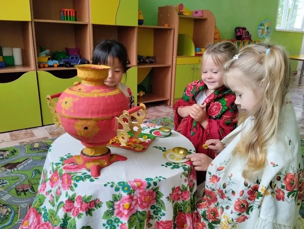 🌟 Сегодня в младшей группе прошёл уютный  тематический день - «День самовара».