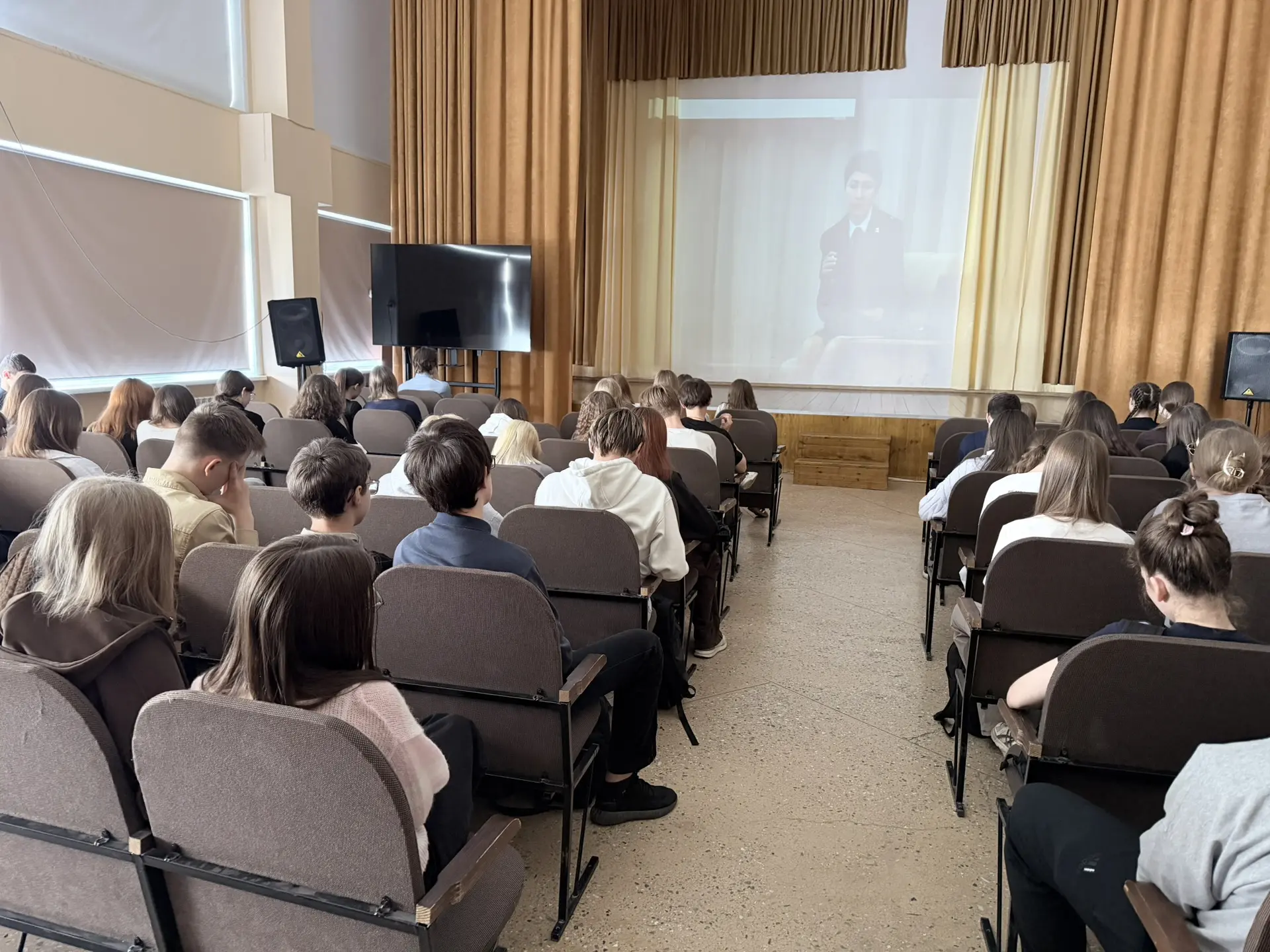 Сегодня в нашем лицее для учащихся 5–11 классов прошёл важный «Урок безопасности» 🛡️  Темы, которые 