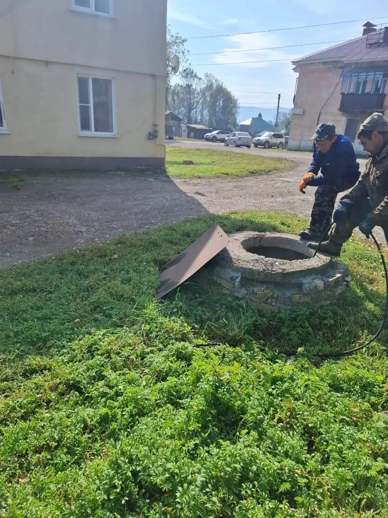 Промывка трассы КНС и выпуски из дома: