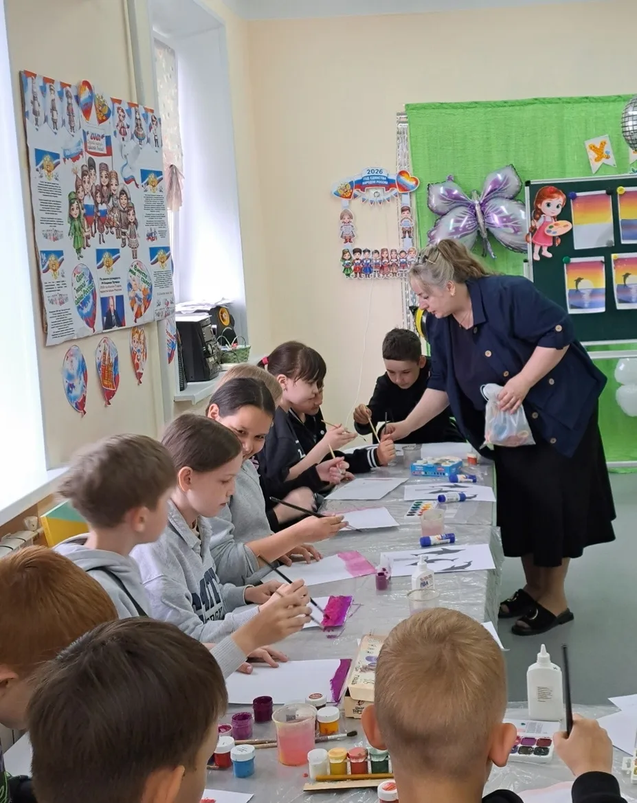 🐬 Рисуем дельфина на закате! Приглашаем в «Творческую мастерскую» на летние каникулы! 🌅🌈 Долой ск