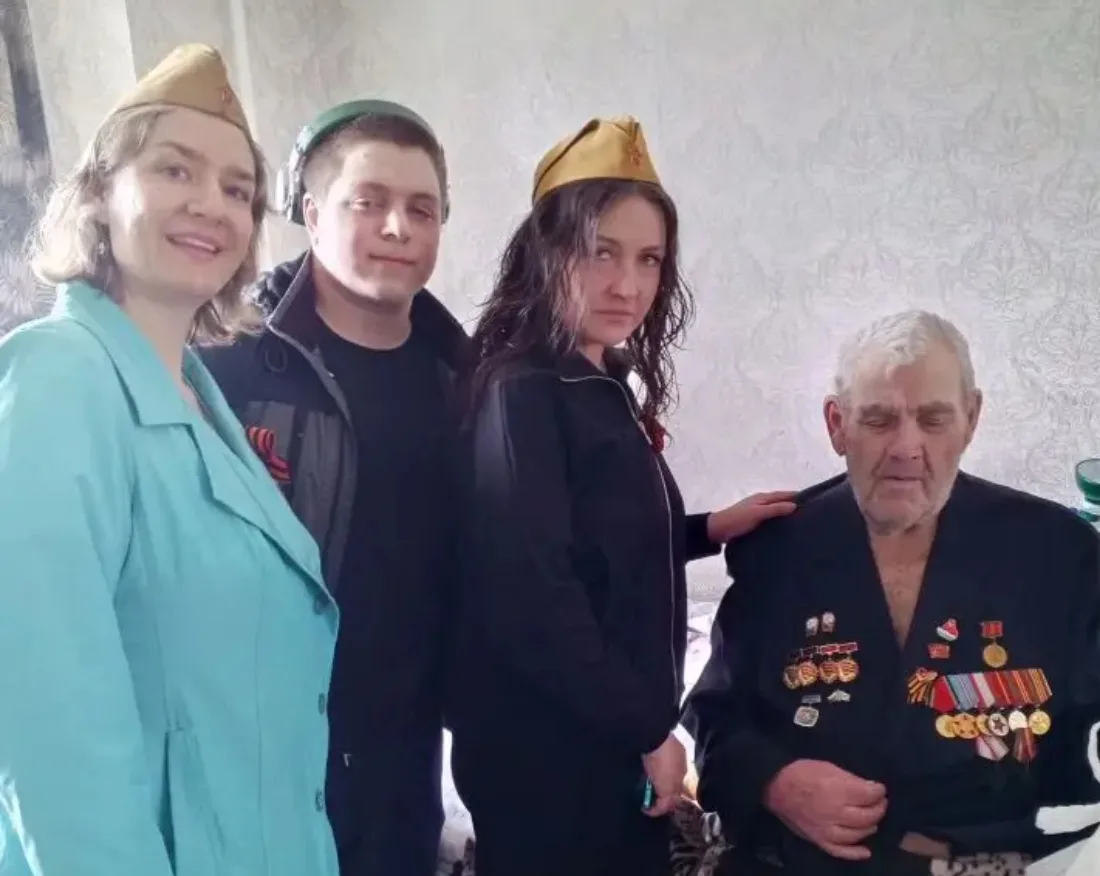 В преддверии 9 Мая волонтёры Центра поддержки семьи и детства «Ладошка счастья» организ...
