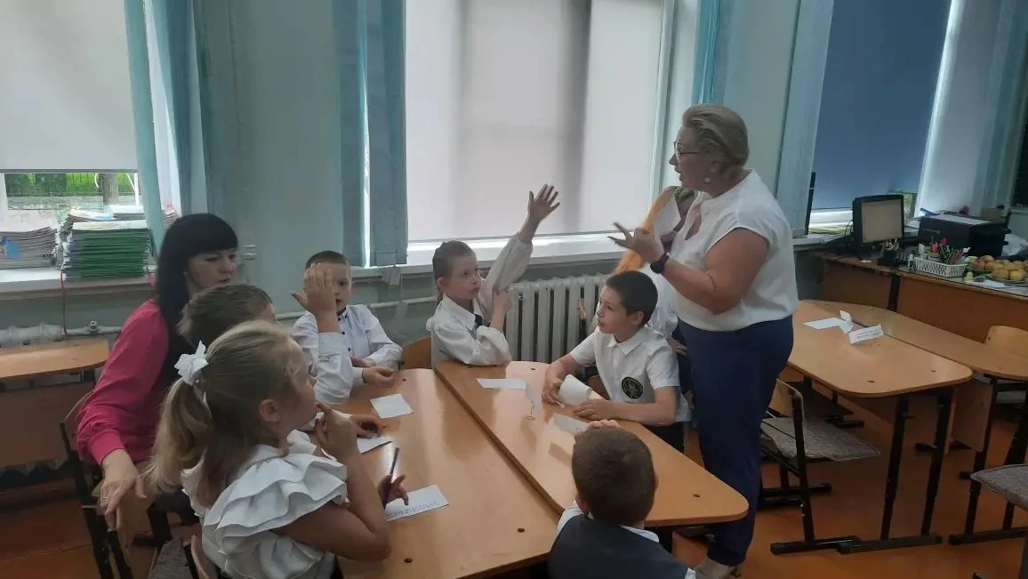 🧠 А знатоки растут! 🤓  Сегодня в 1 «А» классе прошла своя, школьная версия легендарной игры «Что? Гд