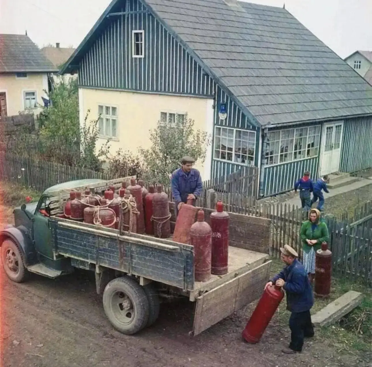 Доставка газа в село, 1960 г.
