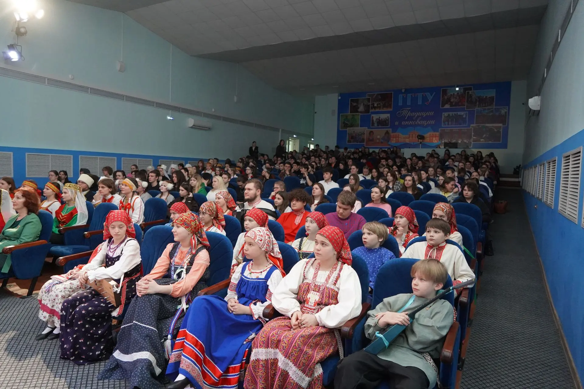Гармония культур, традиций и талантов: феерическим шоу, а также культурным и гастрономическим праздн