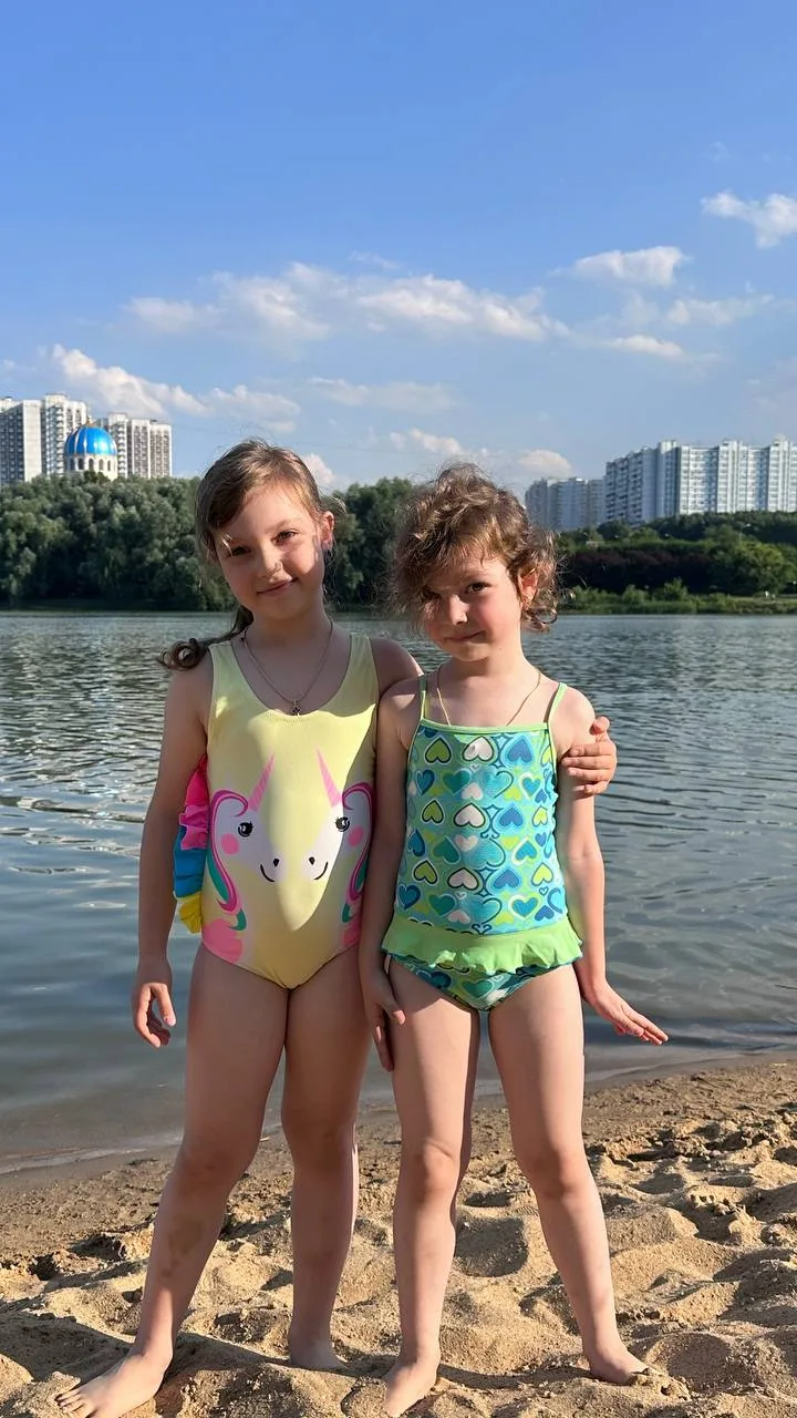 Путешествие для своих

Сегодня впервые в жизни я открыла сезон купания в черте города. 

Целое путеш
