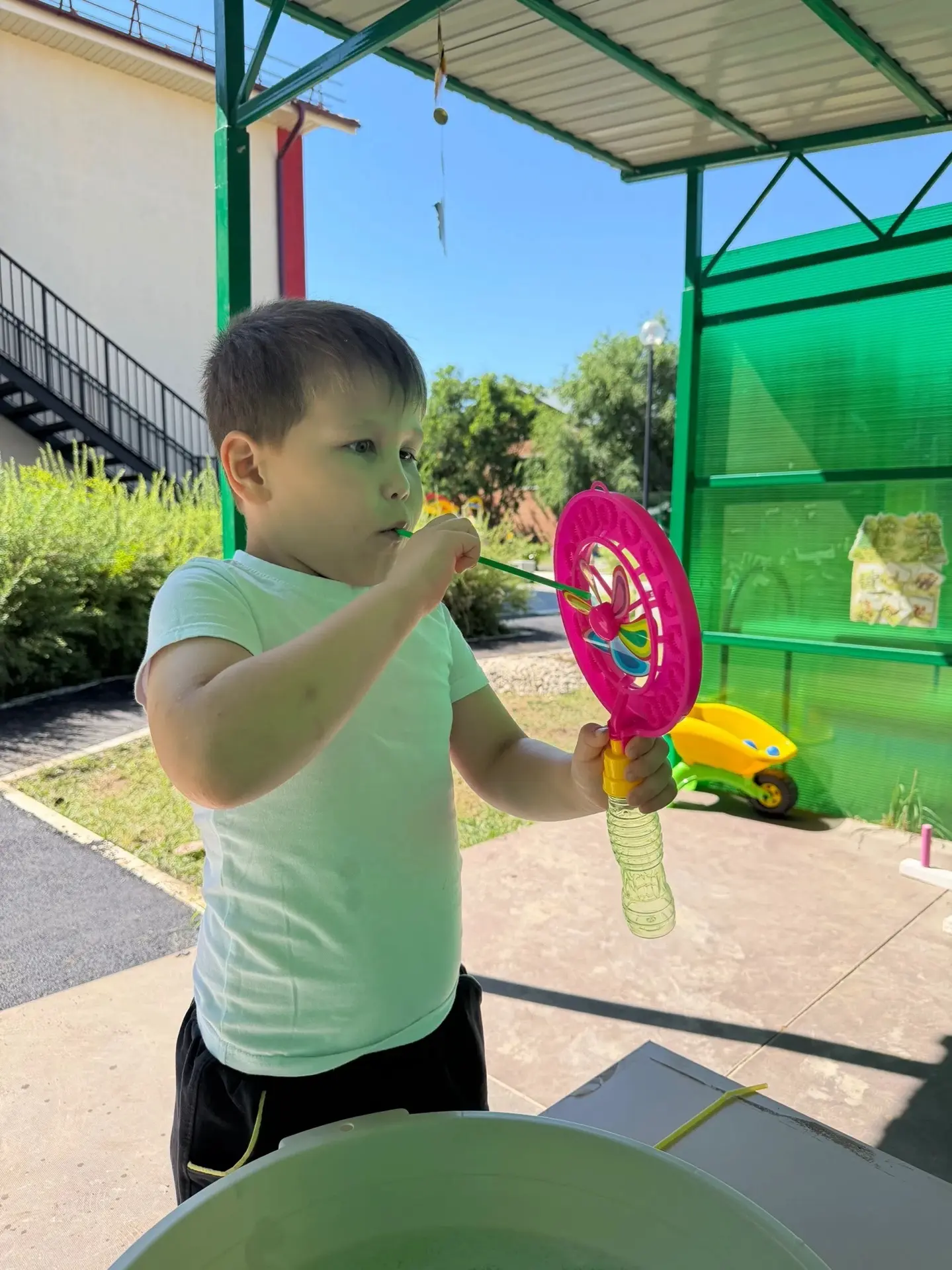 Лето в детском саду: радость открытий и весёлых игр!!!☀️☀️☀️
Сегодня мы с воспитанниками комбинирова