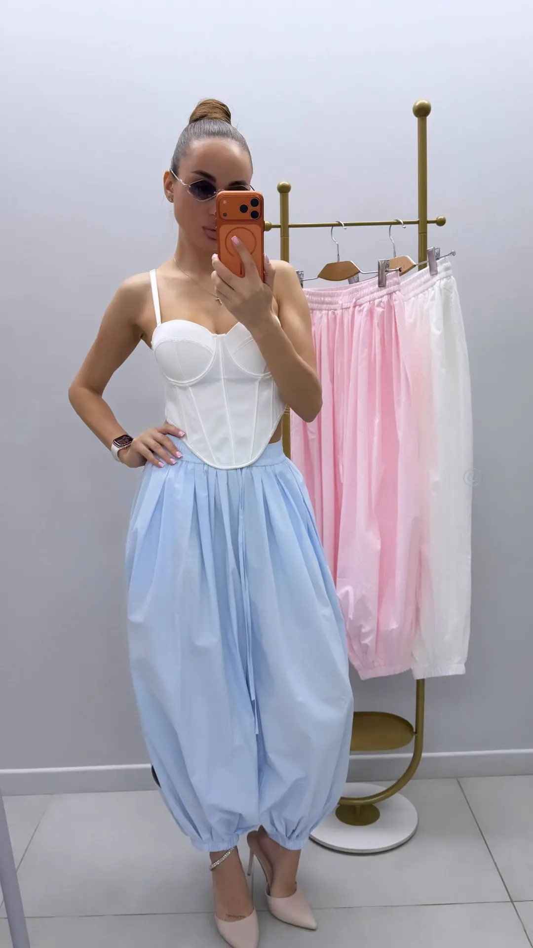 [легкие брюки]
.-1999₽ | one size 

colors: 3

[корсет]
.-999₽ | one size 

[очки]
.-499₽