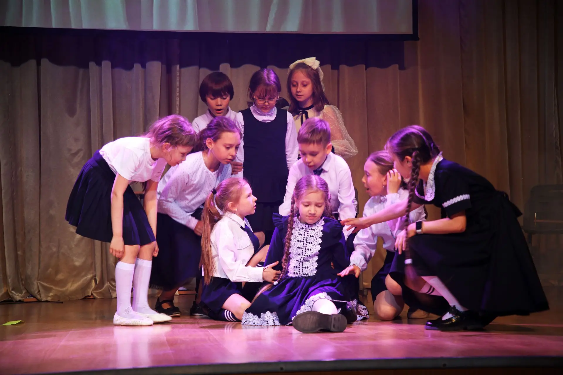Западное крыло  🎭 В школьном корпусе на Путевом состоялась долгожданная премьера спектакля «Западное