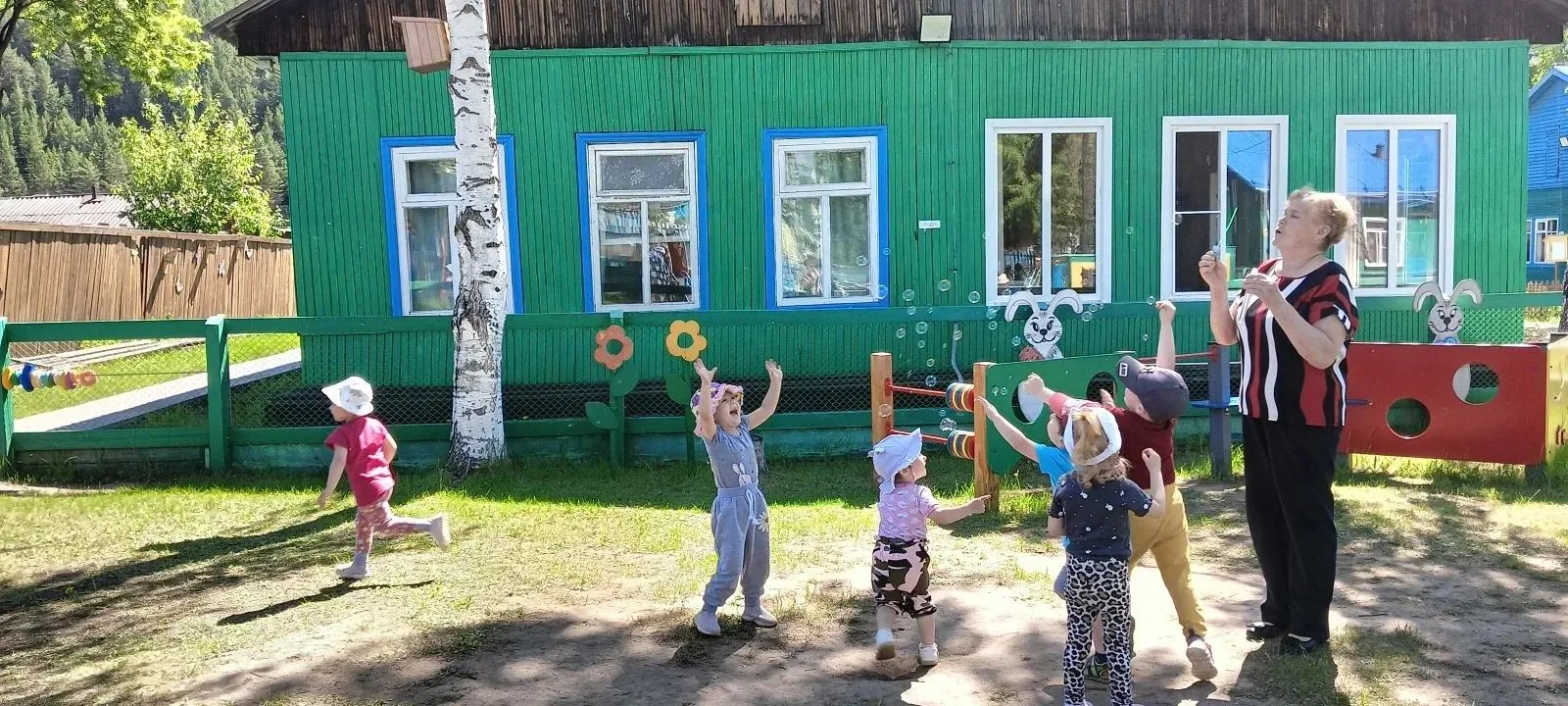 Сегодня ребята группы «Ладушки» отмечали праздник«День друзей»👫                                    