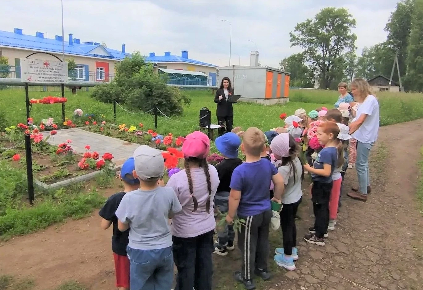 Сегодня 22 июня дети и сотрудники нашего детского сада участвовали в акции «Свеча Памяти», чтобы поч