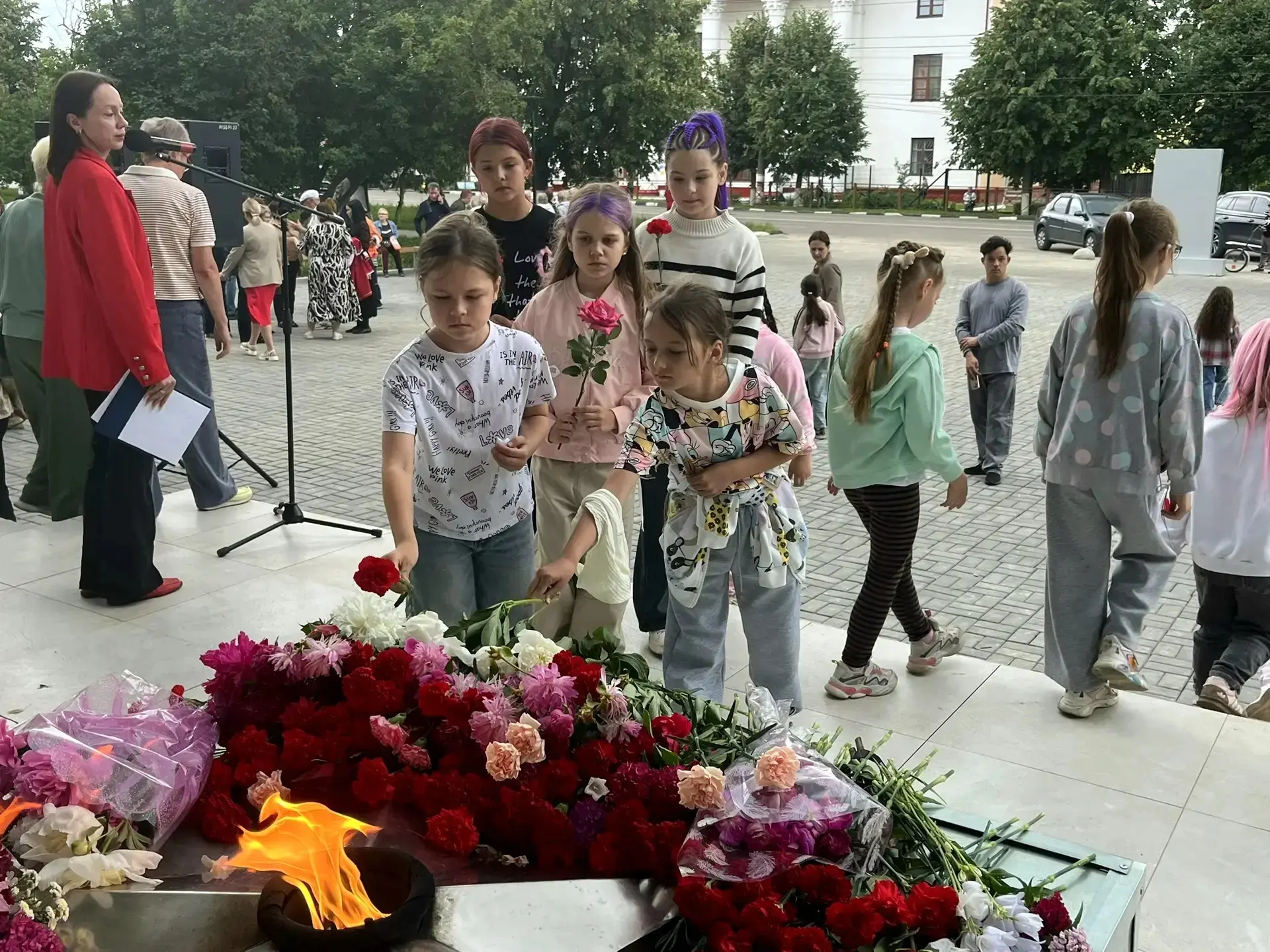 ПАМЯТЬ СКВОЗЬ ПОКОЛЕНИЯ...

🎗22 июня, в День памяти и скорби, в пришкольном лагере «Радуга» прошли 