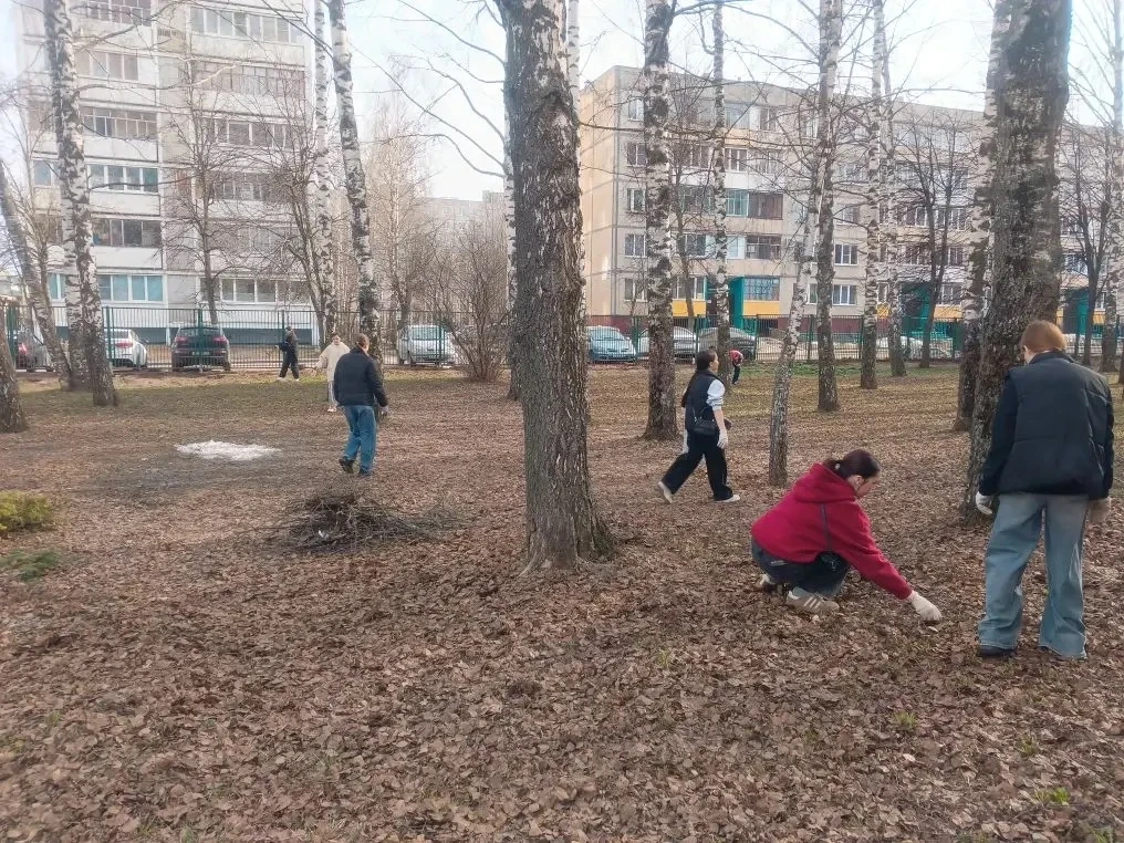 В нашей школе официально началась работа трудовой бригады! 🔥  С сегодняшнего дня ученики нашей школы