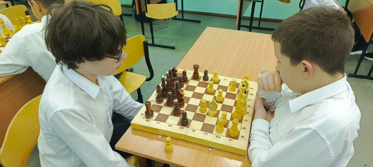 Сегодня мальчики 5-7 классов соревновались в игре в шахматы в рамках Президентских соре...