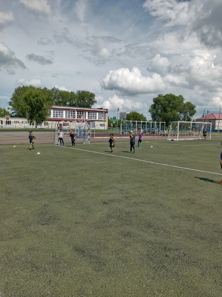 Сегодня 16 июня в р.п Каргаполье состоялся первый тур по футболу среди детей 2016/17 го...