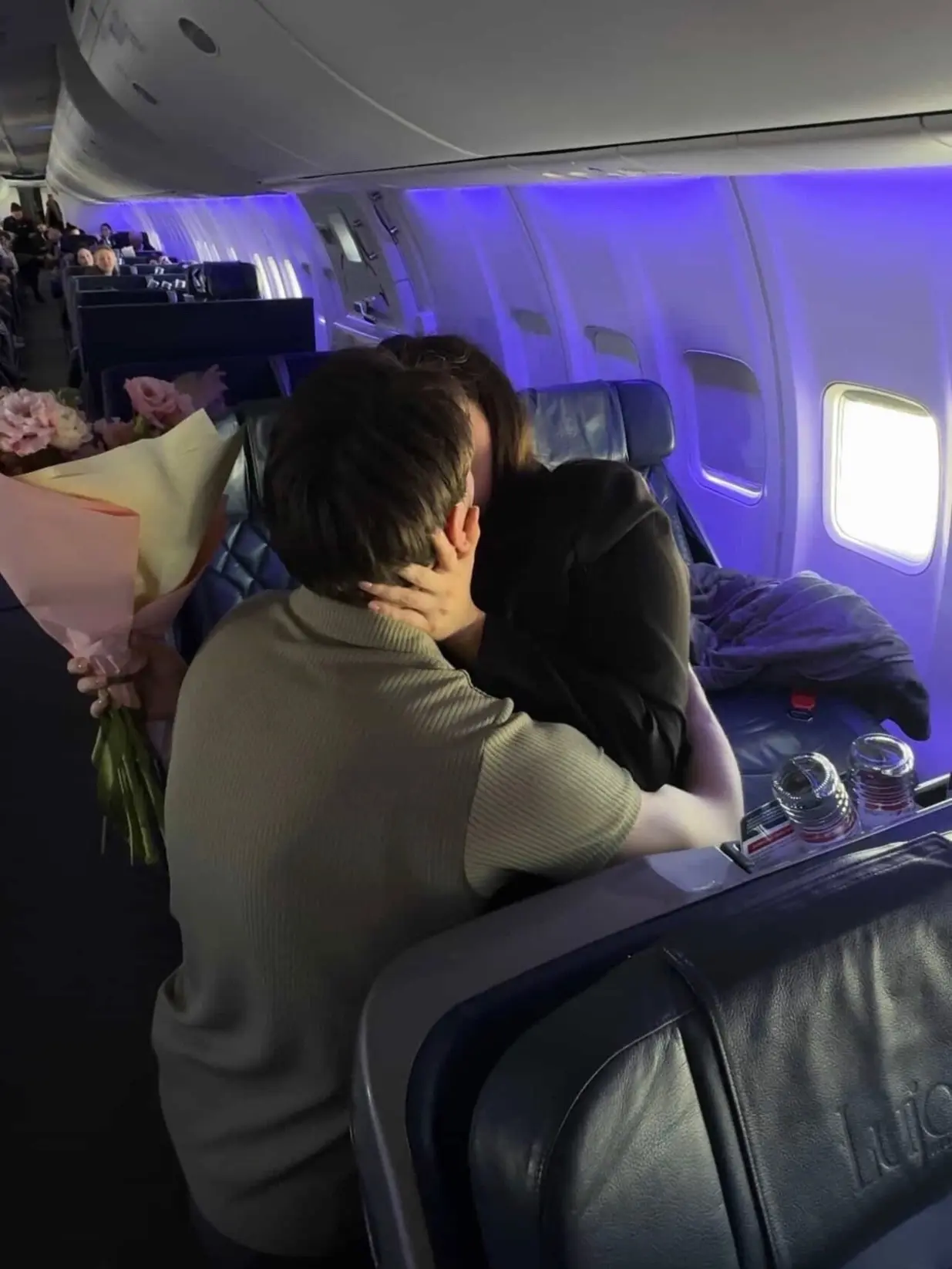 💍🛩 Помолвка на бизнес-лайнере: ивановец сделал предложение в небе!    Трофим Кауфманн из Иванова выб