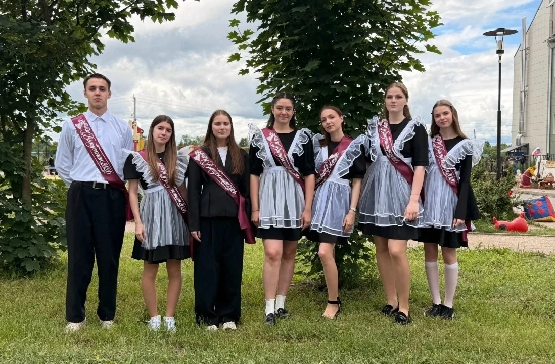 🌟 Выпускники приняли участие в Параде профессий в День города!
 🎓Наши одиннадцатиклассники показыв