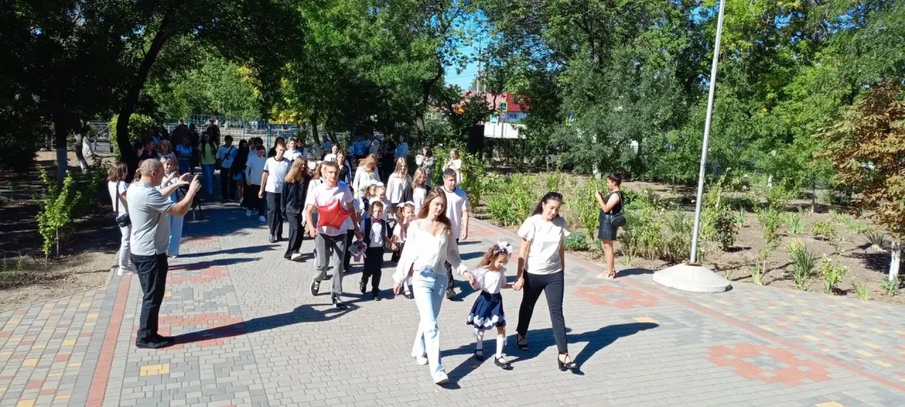 🎉 Поздравляем всех школьников и педагогов с началом нового учебного года и с Днём знан...