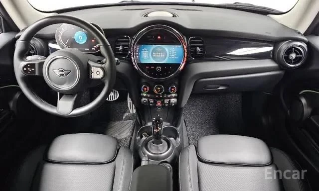 Выбери свой Mini Cooper! Собрали подборку из трёх разных версий  • Mini Cooper Countryman Untamed Ed