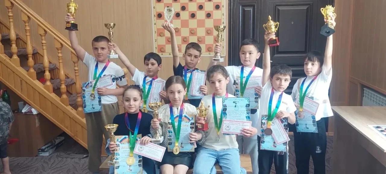 ⚪⚫ 6 июня 2026 г. в г. Кизилюрт (респ. Дагестан) состоялся открытый турнир по русским шашкам среди ю