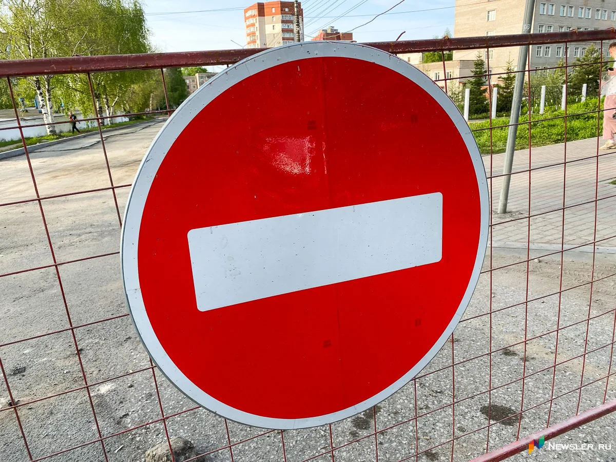 На улице Менделеева сузят проезд из-за ремонта теплотрассы.