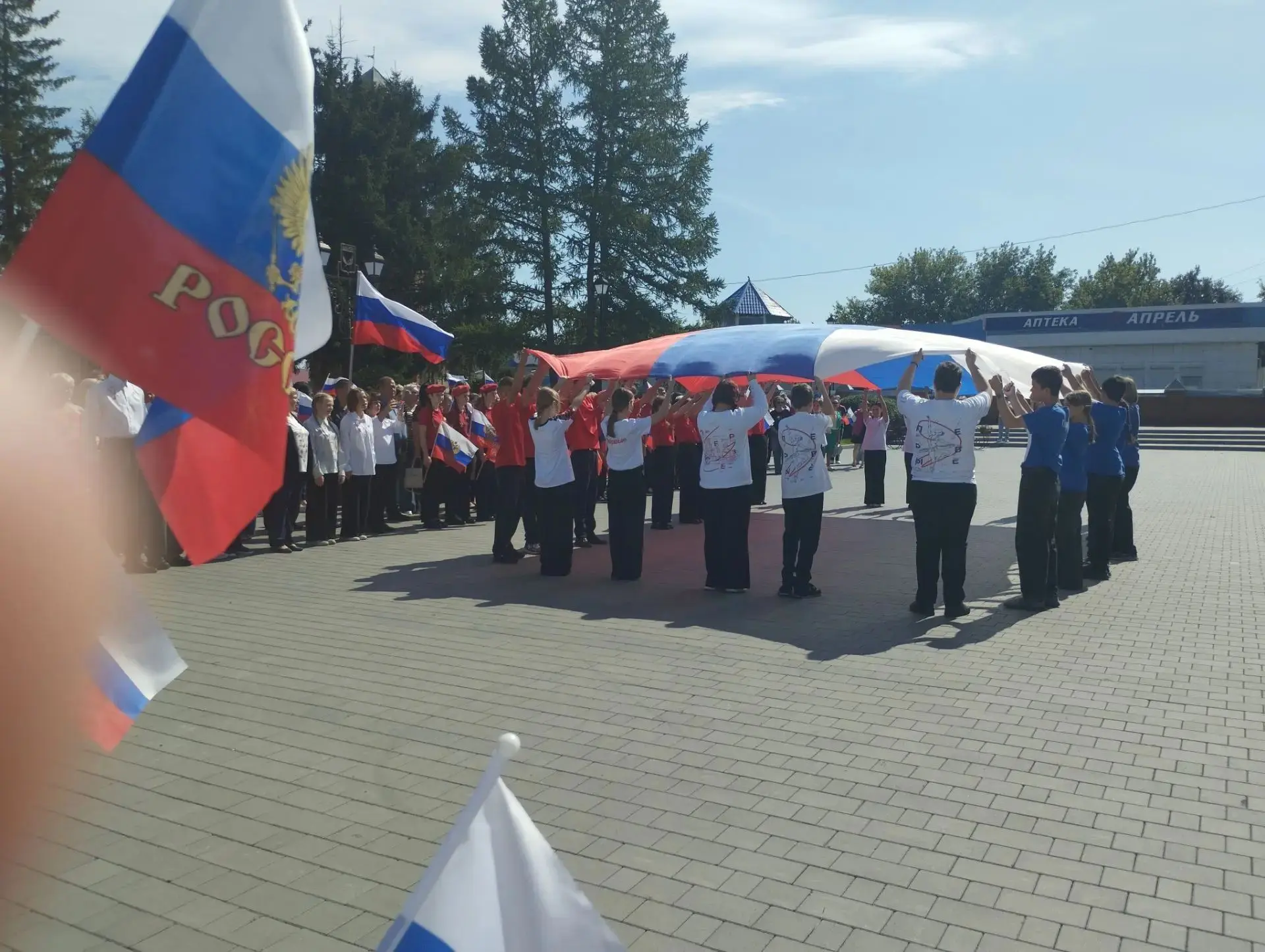 🇷🇺Символ гордости и славы!»: в нашем районе отметили День Государственного флага
