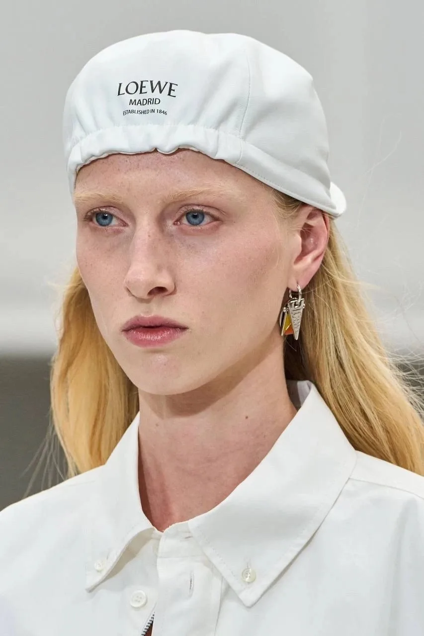 Loewe выкатили весьма странную шапочку , напоминает аки для душа