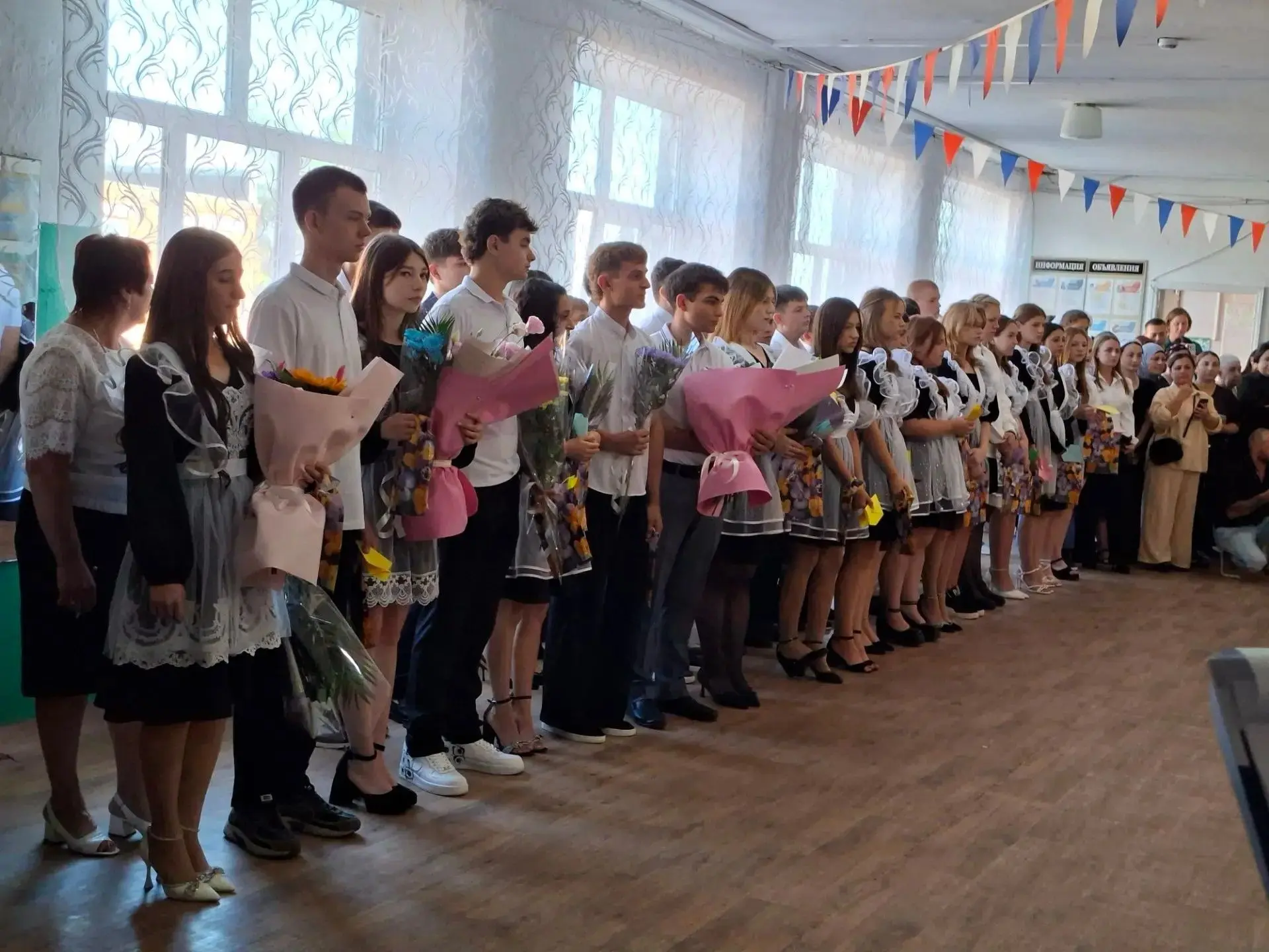 С Днём знаний! Торжественная линейка, посвящённая Году единства народов России