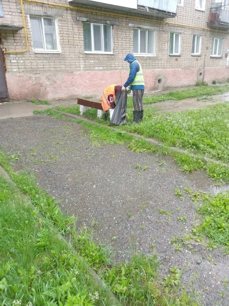 Уборка придомовых территорий.