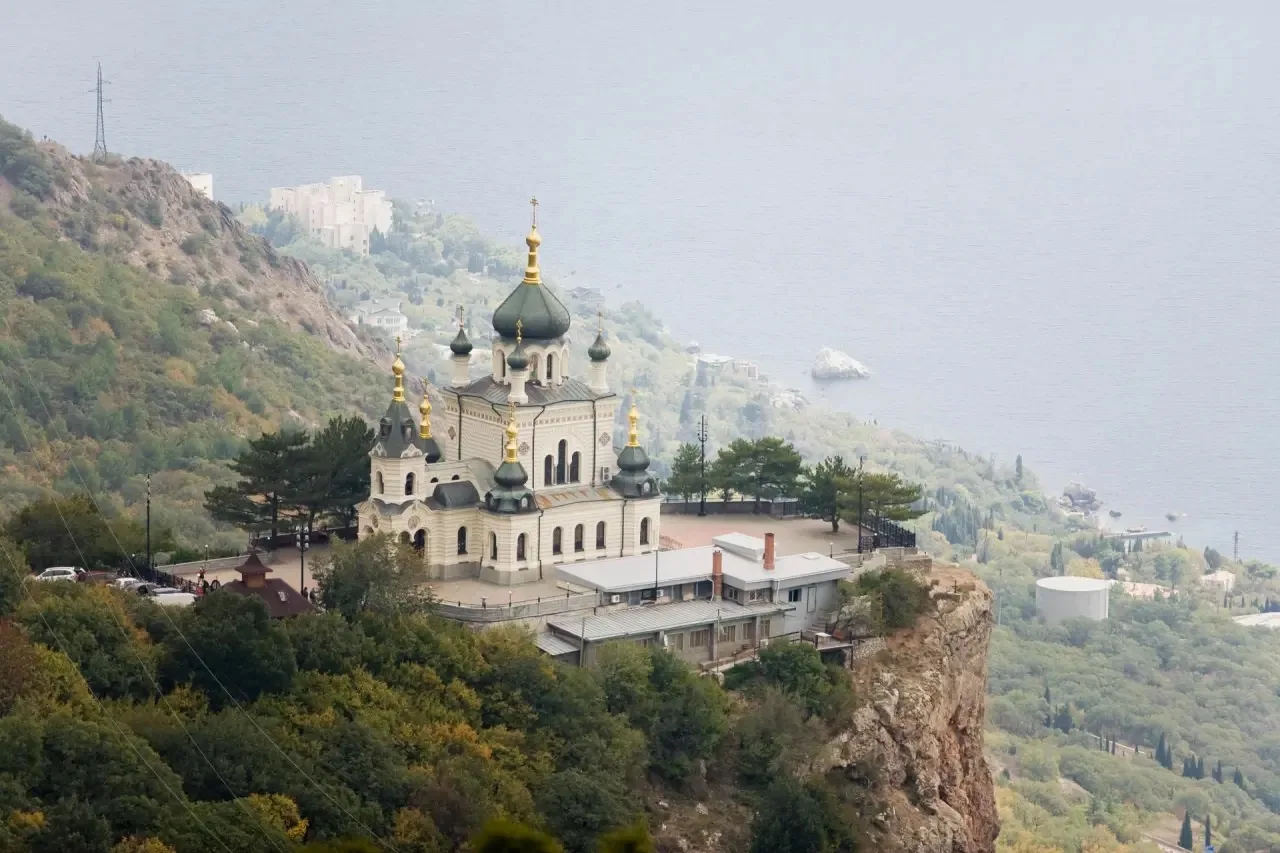 Храм над морем, построенный в благодарность за спасение