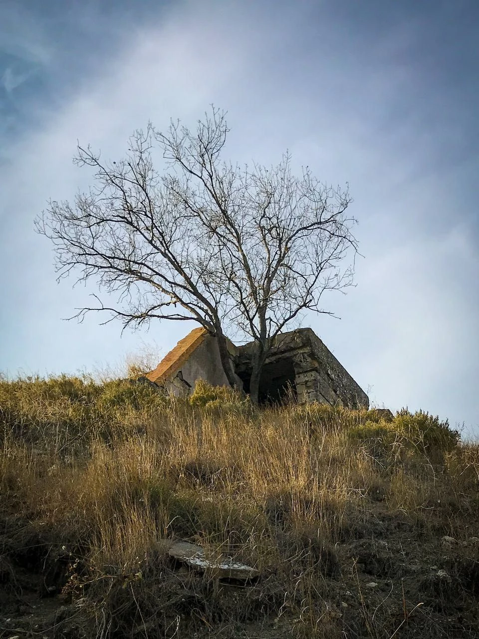 Есть что-то трагическое в этой фотографии Керченской крепости.