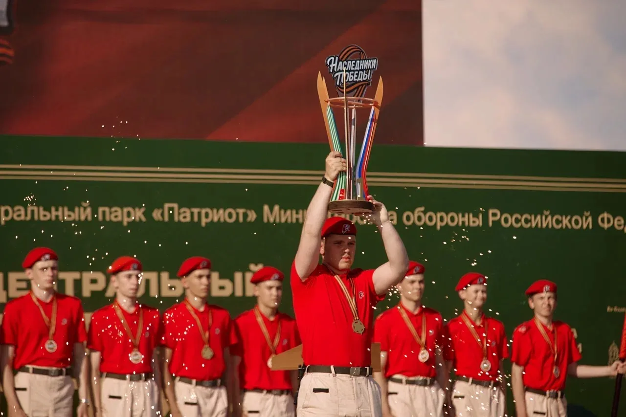 Встречаем победителей «Наследников Победы»🎉🥳
 
На территории Музейно-храмового комплекса Вооружённ