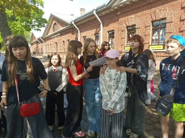 🗓 19 мая обучающиеся 5б и 6а классов побывали на экскурсии в Кронштадте.  Ребята посетили "Музей фор