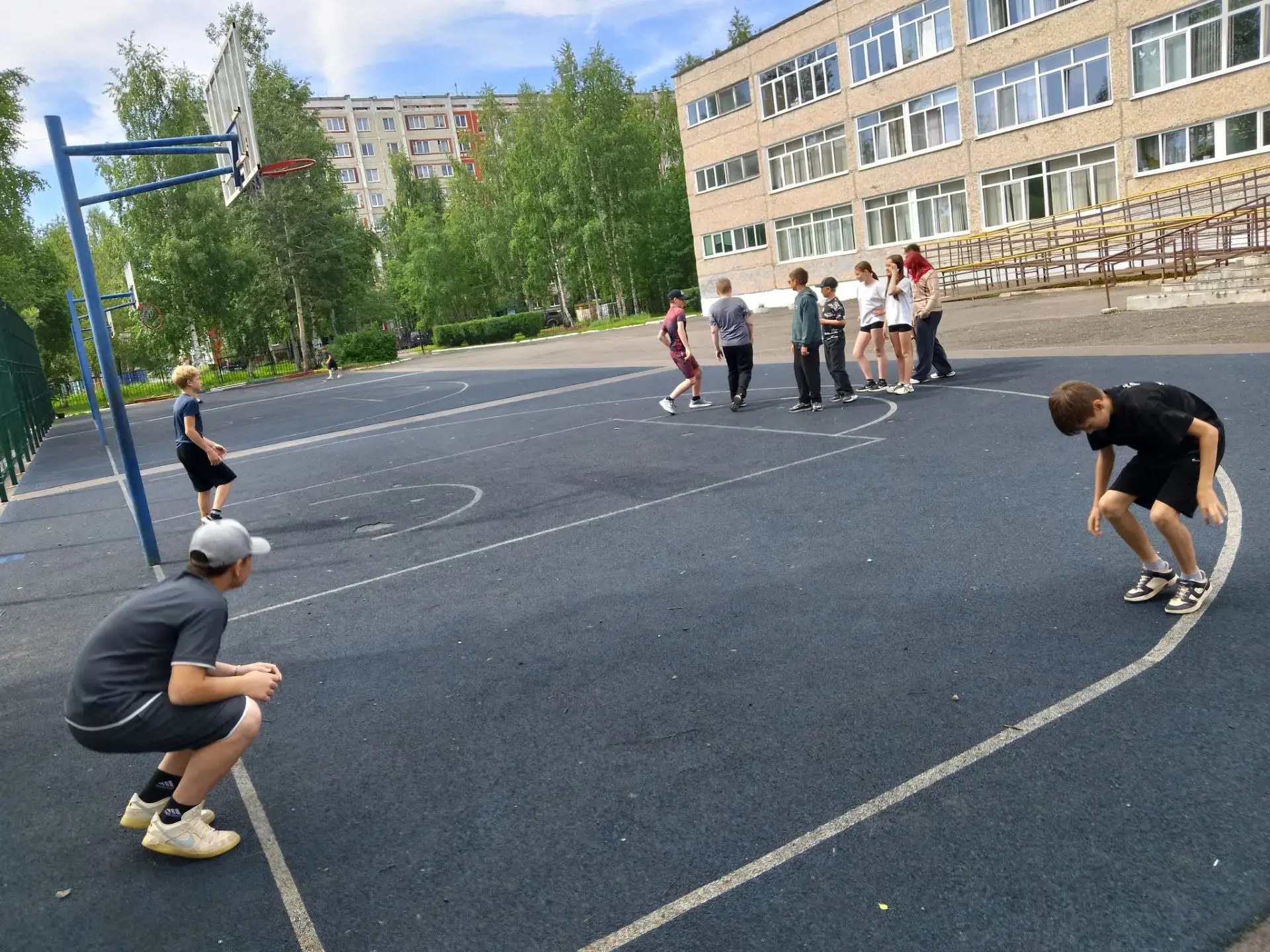 ✨️Нескучный день в действии! ✨️

Как же круто, когда школьная площадка превращается в центр вселенно