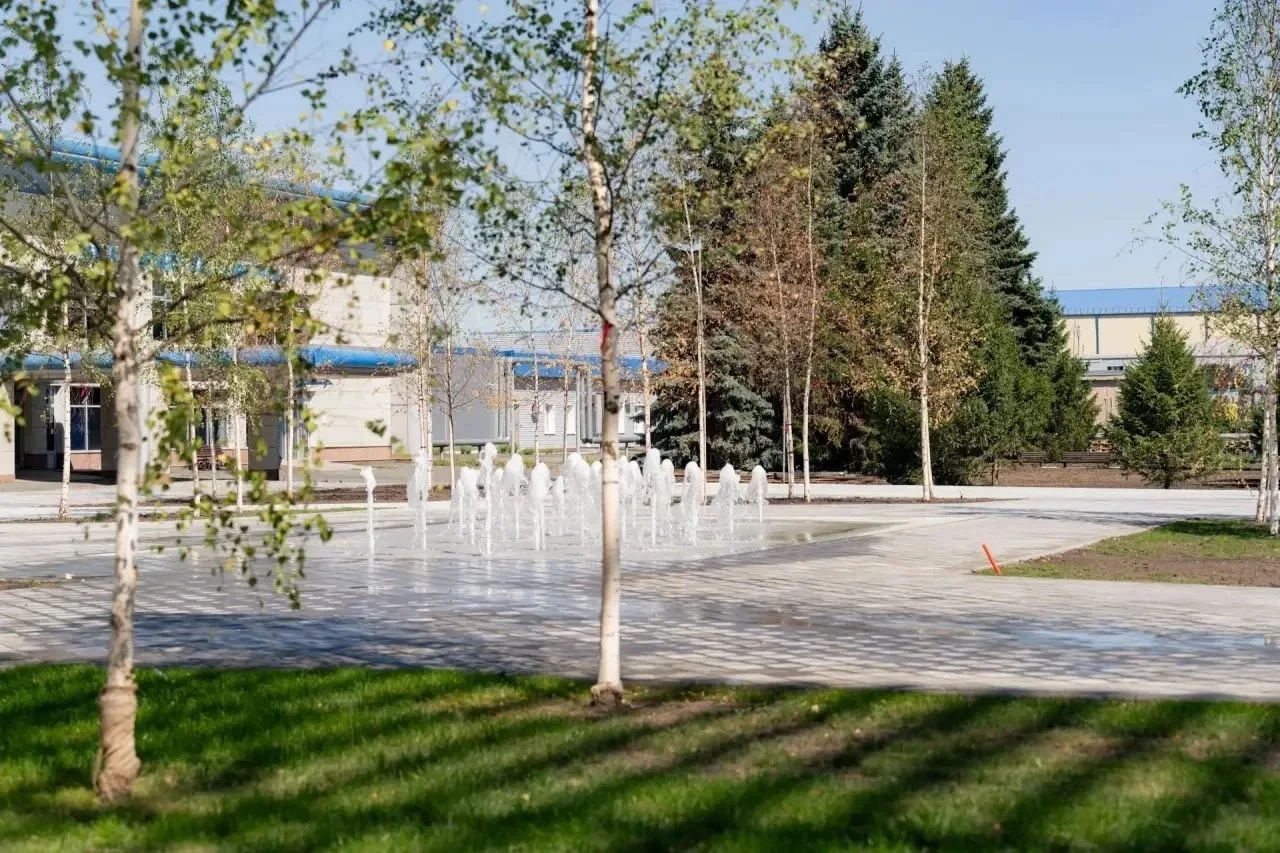 🌳 Новый сквер стал украшением привокзальной площади! 🌳