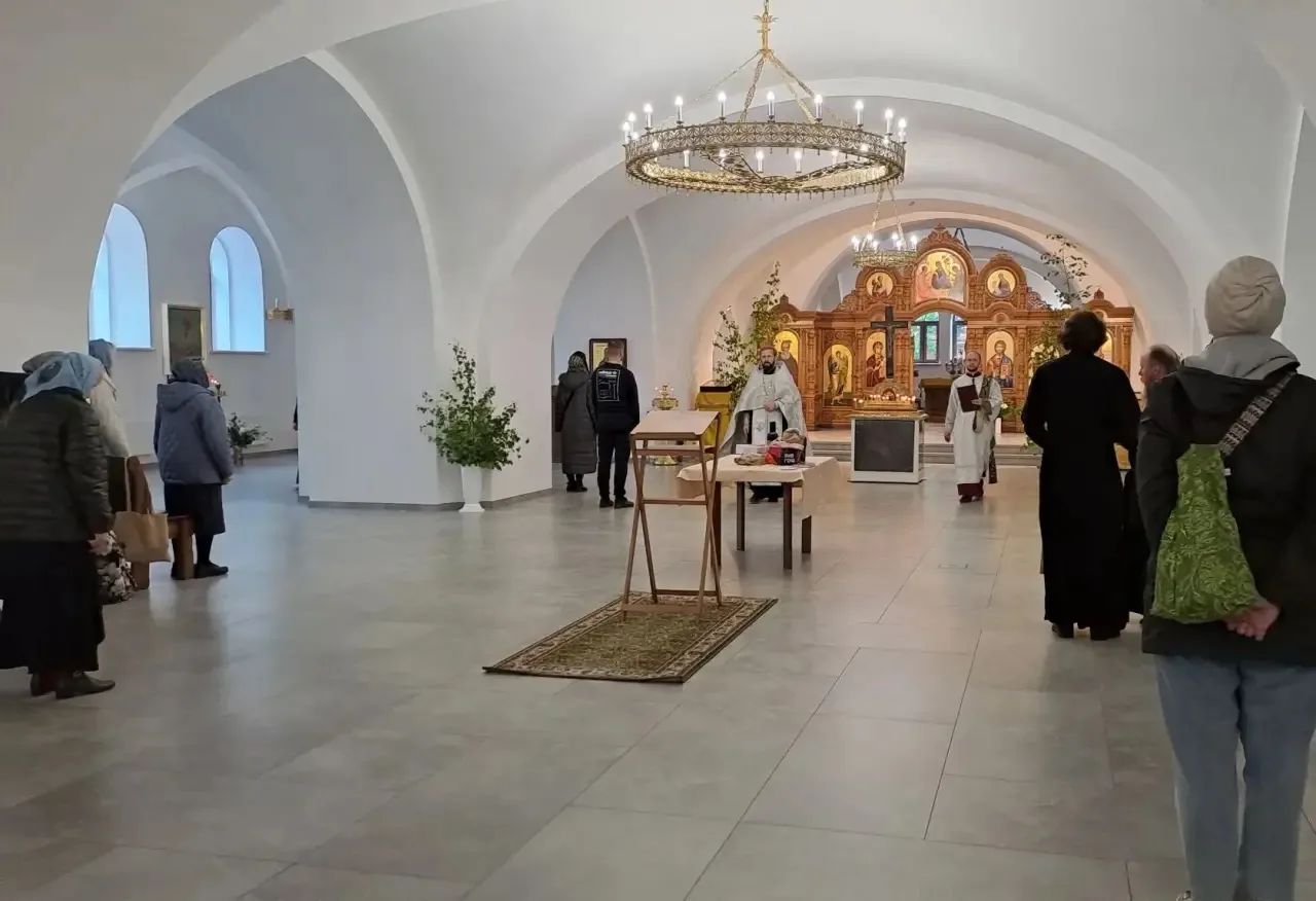 Благодатный вечер накануне Троицкой родительской субботы в храме Успения Пресвятой Бого...