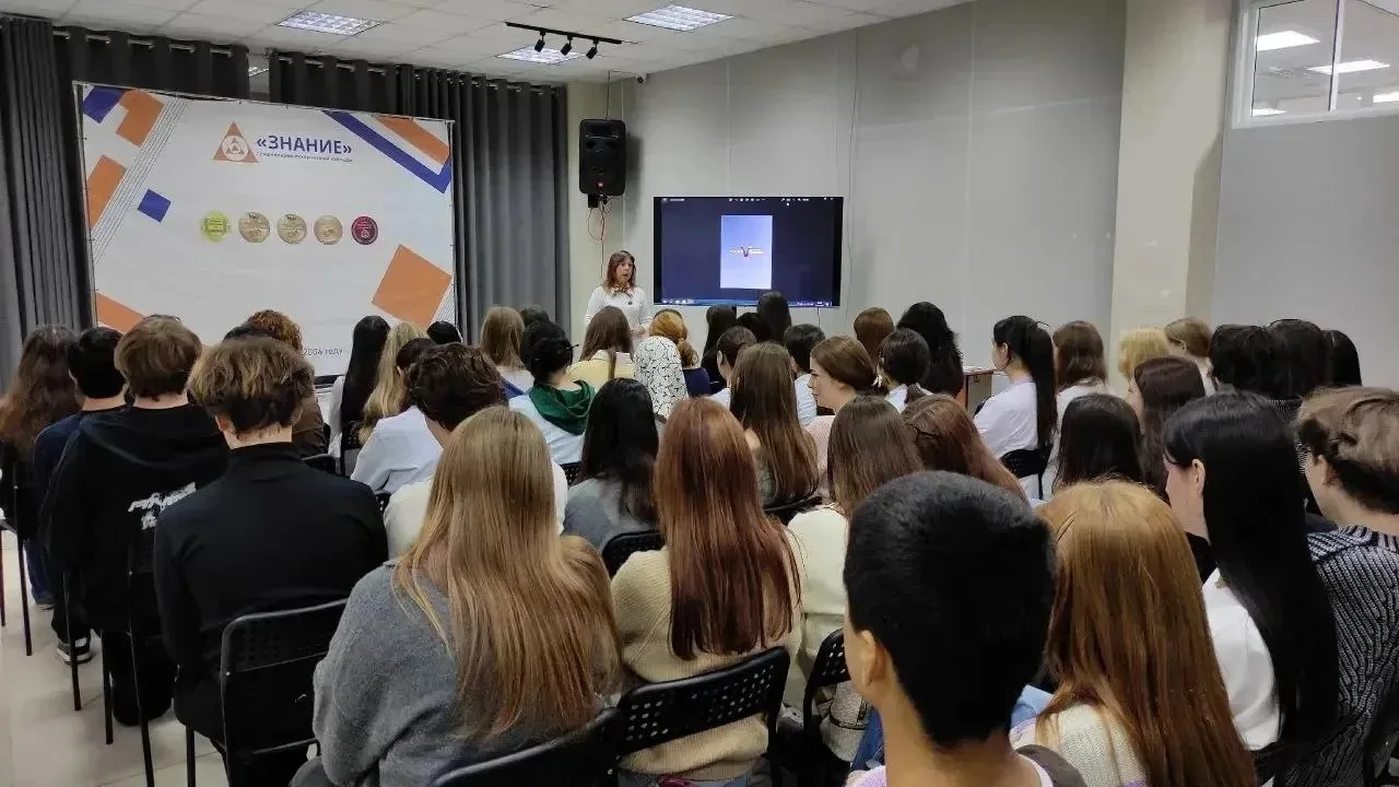 🇷🇺🕯️ Единая Россия провела урок мужества в честь Дня памяти Подольских курсантов