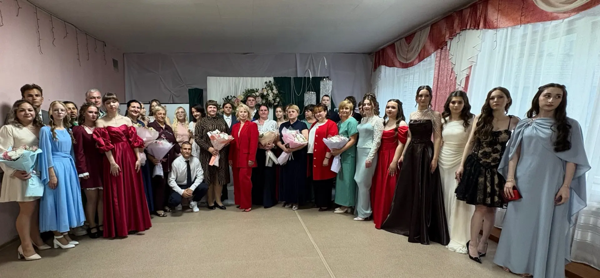 🎓 Выпускной вечер в 11 классе!

27 июня в нашей школе прошёл выпускной вечер для 11 класса — трогат